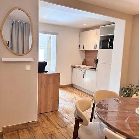 House With Private In شقة