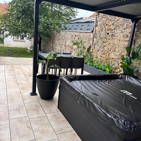 شقة House With Private In بولون-سور-مير